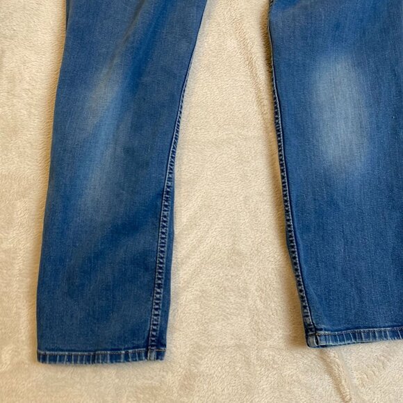 Levis Womans Jeans Size 18W 34x32 Distressed Blue Denim Comfortable Mid Rise - Picture 11 of 16
